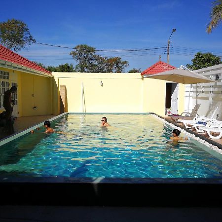 Barefeet Naturist Resort (Adults Only) Bangkok Esterno foto