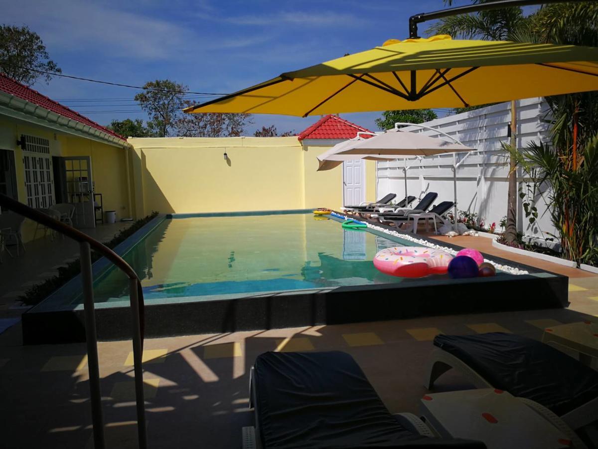 Barefeet Naturist Resort (Adults Only) Bangkok Esterno foto