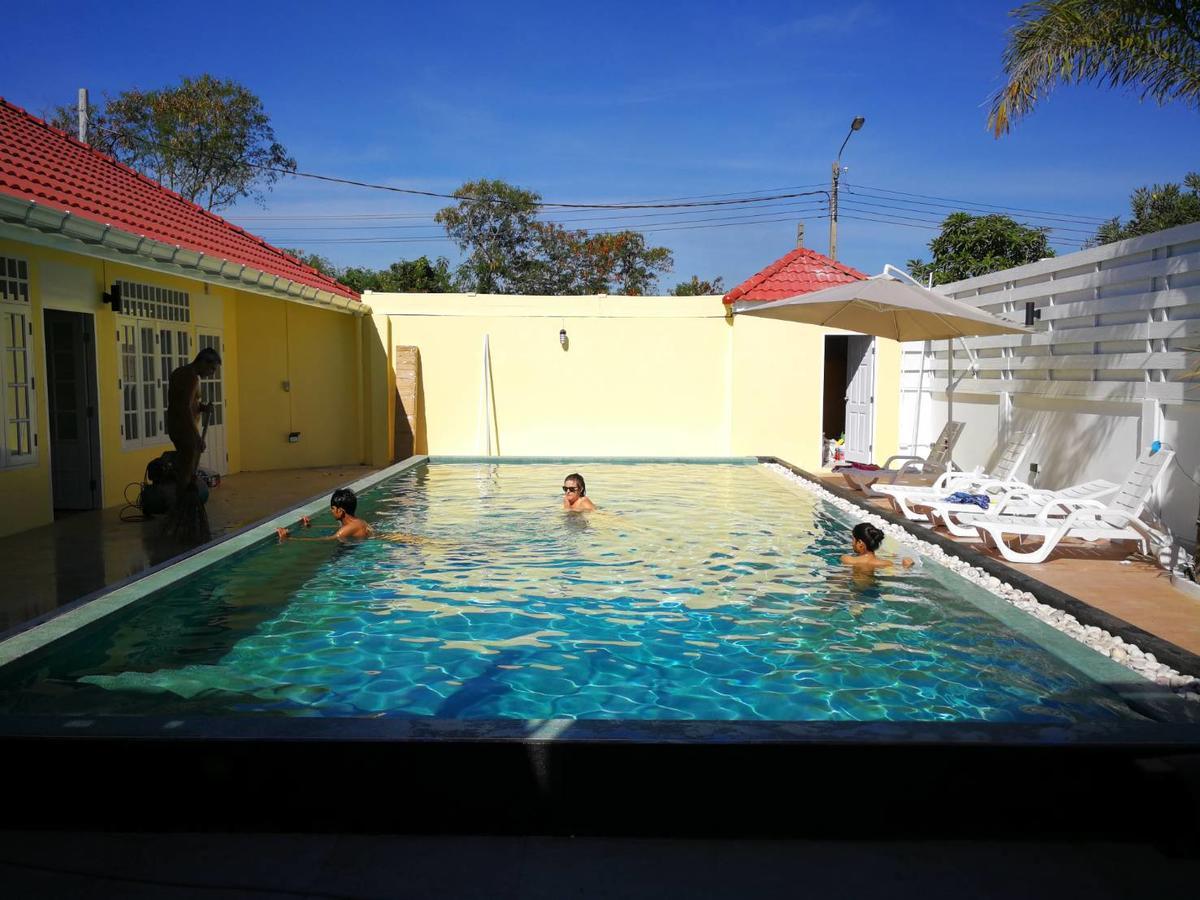 Barefeet Naturist Resort (Adults Only) Bangkok Esterno foto